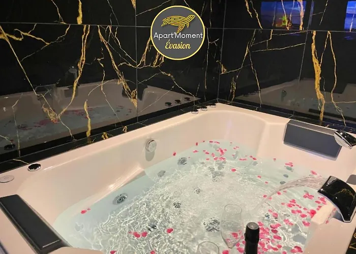 Sejour Detente A Saint-Omer - Jacuzzi Prive, Terrasse, Centre-Ville Et Parking Gratuit