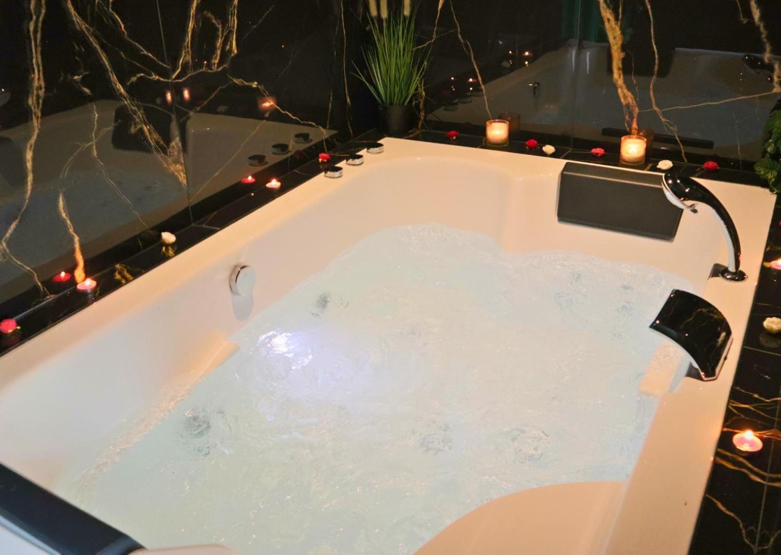 Apartment Sejour Detente A Saint-omer - Jacuzzi Prive, Terrasse, Centre-ville Et Parking Gratuit *